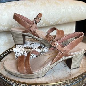 NAOT Bounty Sz 40 (9-9.5) Latte Brown, Prestige collection. Worn 1x